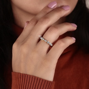 แหวนเพชรทรงกลมและทรงบาแกตต์ เพาะเลี้ยงในห้องปฏิบัติการ วงแหวนทองคำขาว 14K สำหรับงานแต่งงาน แหวนแบบซ้อนได้ แหวนวันครบรอบ ผู้จำหน่ายขายส่ง - Product Image 4