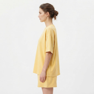Ensemble deux pièces décontracté pour femme : T-shirt à manches courtes et short en coton, coupe ajustée, tailles personnalisées – Vente en gros - Product Image 2