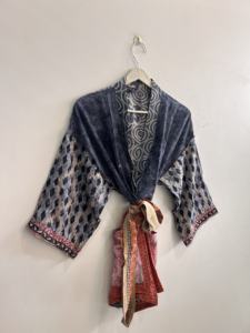 Robe kimono en soie Sari pour femme, tenue d'été douce et confortable pour la nuit - Product Image 4