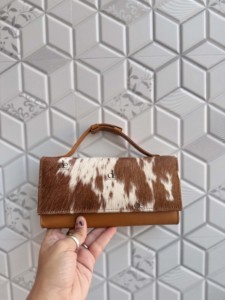 Nouvel Arrivage Portefeuille Pochette en Cuir de Vachette Couleur Marron Vente Chaude Portefeuille en Cuir à Poils Cadeau Femme - Product Image 1