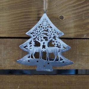 Añade un toque festivo clásico a tu árbol con este juego de adornos navideños dorados, con textura rica y acabado dorado texturizado, cada uno. - Product Image 2