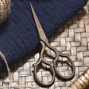 Petits ciseaux de couture en acier inoxydable recouverts de papier brun, mini-ciseaux Stork pour costumes, artisanat et couture - Product Image 6