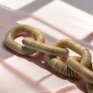 Cadena de eslabones tejida, decoración bohemia hecha a mano para el hogar - Decoración para mesa de centro - Product Image 1