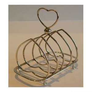 Support à pain grillé en métal de qualité supérieure pour une expérience petit-déjeuner organisée et sereine, avec un design favorisant le flux d'air autour de chaque tranche. - Product Image 4