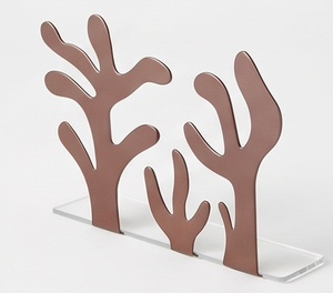 Porte-serviettes unique en métal et fer avec finition marron, parfait pour une utilisation élégante en cuisine et comme décoration de table à manger. - Product Image 1