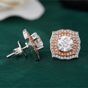 Boucles d'oreilles clous double halo en or jaune et blanc 14K, diamant de laboratoire taille poire cœur 2,57 carats, clarté VVS1, motif à vis - Product Image 4