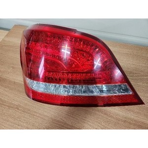 Feu arrière gauche d'occasion Equus 924013N000 - Product Image 2