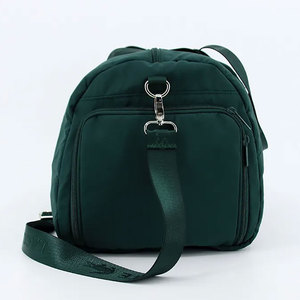 Sac de voyage unisexe en nylon avec fermeture éclair, bandoulière arquée, imperméable, capacité 20-36L, style minimaliste à dos souple - Product Image 3