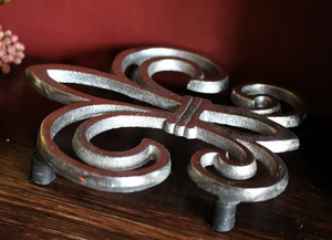 Salvamanteles de Metal con Diseño de Flor de Lis, Plateado, Decorativo para Cocina, Protector de Calor para Mesa de Comedor, Exportador de Fábrica al por Mayor - Product Image 6