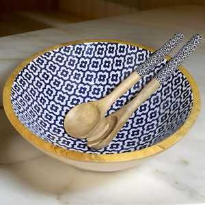 Bol à salade en bois poli fait main avec finition émaillée, compatible lave-vaisselle et écologique, pour usage domestique et traiteur, par UO - Product Image 1