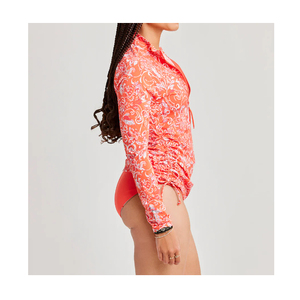 เสื้อแรชการ์ดพิมพ์ลายโลโก้แบบกำหนดเองคุณภาพพรีเมียม ดีไซน์ใหม่สำหรับผู้หญิง ผ้า 100% ยืดหยุ่นไม่หดตัว ผลิตจากสแปนเด็กซ์/ไนลอน ราคาขายส่งถูก - Product Image 4