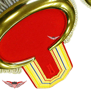 Elegantes Epaulettes de Tela Roja Hechos a Mano y Ecológicos con Flecos Plateados, Accesorios para Prendas de Ceremonia - Product Image 2