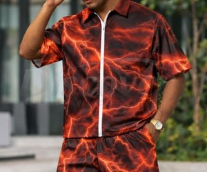Ensemble de survêtement pour homme, streetwear d'été, imprimé graphique éclair rouge, polo à col zippé et short à taille élastique, vêtements pour homme - Product Image 3
