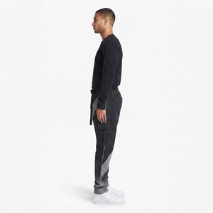 Pantalon cargo streetwear homme en molleton brossé de coton biologique 480 GSM, entrejambe tombant, teinture surdimensionnée noire, taille élastique, qualité premium - Product Image 3