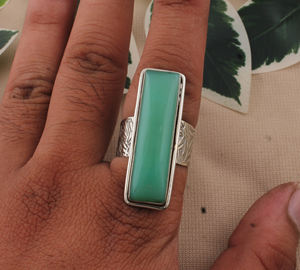 Bague Solitaire Classique Bohème Faite à la Main en Argent Sterling 925 avec Turquoise Taillée et Sertie en Bezel, Certifiée Jaipur, Idéale pour Mariage et Fêtes - Product Image 2