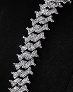 Pulsera de lujo con diamantes cultivados en laboratorio, con un diseño de eslabones inspirado en espina de pescado, completamente cubierto de diamantes, en plata de ley 925. - Product Image 6