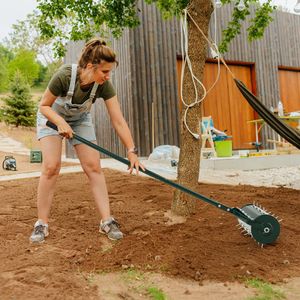 Aérateur de pelouse manuel de 18/21 pouces avec poignée détachable rempli de sable ou de pierres pour le jardinage à domicile - Product Image 1