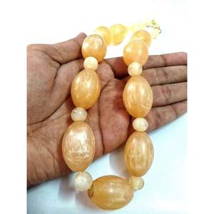 Collier en résine et perles de bois pour tenues décontractées et festives - Product Image 6