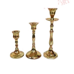 Soporte de vela chapado en oro de diseño moderno de mesa Soporte de vela hecho a mano de metal a bajo precio al por mayor - Product Image 1