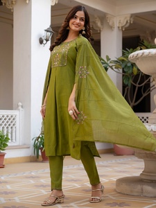 Conjunto de Kurti con bordados de diseño de última moda para todas las ocasiones, ropa de boda, vestidos indios disponibles al mejor precio. - Product Image 3