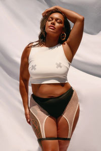 Ensemble de danse polo tendance pour femme : haut à col montant et bas taille haute, léger, mode estivale, tenue de performance confortable, service OEM - Product Image 3