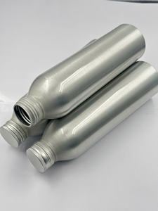 Bouteilles d'eau réutilisables en aluminium de qualité supérieure avec impression de logo personnalisé et bouchons ROPP en plastique pour bouteilles de boissons haut de gamme - Product Image 4