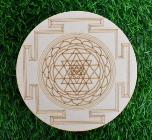 Proveedor Indio de Tableros de Cristal con Rejilla de Shree Yantra, Grabados en Madera, Superficie Lisa, de Alta Calidad, para Meditación, Venta al Por Mayor - Product Image 1