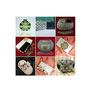 Pochette de soirée en métal perlé avec chaîne, accent strass, pour femme, usage quotidien ou soirée, faite à la main, finition brillante, très vendue - Product Image 1