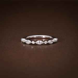 Anillo de media eternidad con corte marquesa de moissanita para mujer, de acero inoxidable, plata 925, chapado en oro, regalo de aniversario elegante para ella - Product Image 6