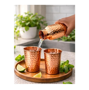 Bouteille d'eau en cuivre écologique ayurvédique traditionnelle pour le bien-être unisexe, l'hydratation, l'équilibre santé, l'énergie et la vie quotidienne - Product Image 1