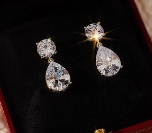 Boucles d'oreilles classiques solitaires en diamant, 2 carats, clarté VS SI, taille poire, diamant HPHT, bijoux certifiés IGI - Product Image 4