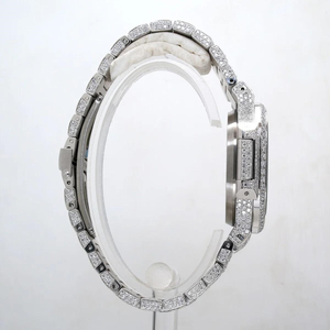 Montre de luxe édition limitée style diamant glacé avec cadran bleu côtelé, boîtier carré, fenêtre de date et bracelet à maillons entièrement incrusté - Product Image 4