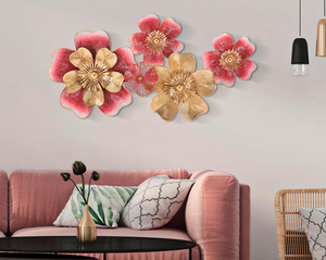 Sculpture murale florale en métal rose vif et or, arrangement artistique de fleurs pour salon, chambre à coucher, décoration moderne pour la maison - Product Image 2