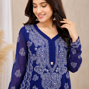 Kurti droit en coton bleu roi brodé à la main style Lucknowi Chikankari - Tunique ethnique élégante pour femme - Product Image 2