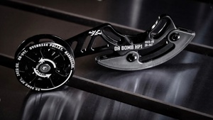 Guía de Cadena Ajustable DABOMB CNC para Bicicleta de Montaña Super Enduro Downhill, Pivote Alto, Polea de 14T, Montaje ISCG-05, Aleación de Aluminio de 135g - Product Image 5