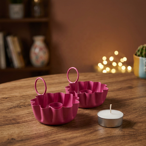 Bougeoir en métal durable avec une finition rose vibrante en forme de fleur et une poignée en anneau parfaite pour la maison et la décoration festive - Product Image 1