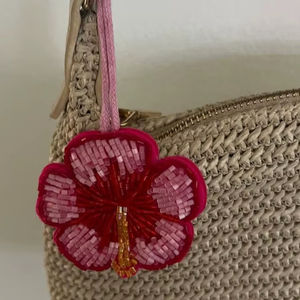 Abalorio colgante de cuentas de semilla y bordado para bolsos de verano, abalorio de diseñador para bolso con delicados elementos de bordado de cuentas - Product Image 5