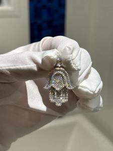 Pendentif main Hamsa unisexe de luxe en moissanite sertie en canal, style Hip Hop, plaqué rhodium, bijoux spirituels - Product Image 3