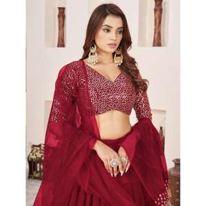 Lehenga choli ชุดหมั้นชุดสีแดงเลื่อมสวยงาม - Product Image 5