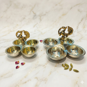 Ensemble de Diyas de Luxe en Laiton avec Plusieurs Bols en Forme de Paon |   Lampe à huile Pooja faite à la main |   Décoration traditionnelle indienne pour la maison et cadeau de fête - Product Image 1