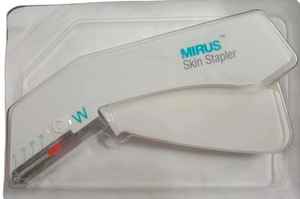 Grapadora de Piel Manual Desechable y Estéril de Acero Inoxidable de Grado Médico de 35 mm de Ancho para Entrenamiento en Cirugía Laparoscópica - Product Image 3