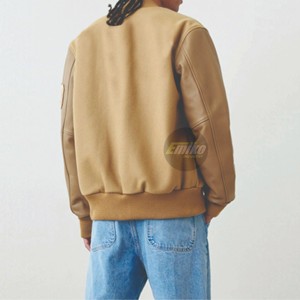 Veste universitaire avec manches en tissu contrastant, boutons-pression, col rayé et look universitaire classique pour homme, idéale pour un usage quotidien en hiver. - Product Image 4