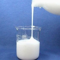 RF-9613 Adhésif en caoutchouc SBR auto-réticulant à base d'émulsion aqueuse pour revêtement liquide de gazon artificiel pour usine de gazon synthétique
