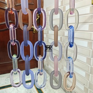 Décoration murale artisanale contemporaine en résine acrylique à maillons de chaîne, fait main, pour l'ameublement de luxe de la maison et du bureau - Product Image 1