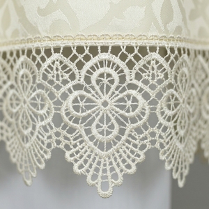 Chapelet liturgique d'église blanc gothique avec broderie dorée métallique et franges - Product Image 4
