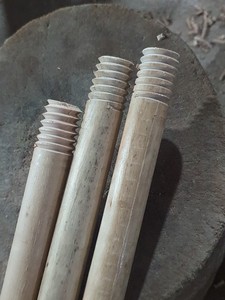 ด้ามไม้ยูคาลิปตัสหุ้มฟิล์ม PVC ลายไม้ จับกระชับมือ ทนทาน ใช้สำหรับทำความสะอาดบ้าน - Product Image 2