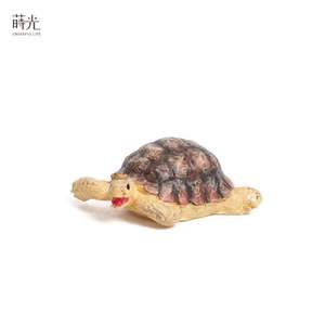 2026-0120 Fábrica de Accesorios en Miniatura, Figuras de Resina para Casa de Muñecas, RANA EN RODILLO - Product Image 5