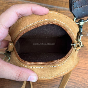 Vente en gros Mini porte-monnaie en cuir suédé de qualité supérieure usiné à la main Pochette à monnaie avec fermeture éclair ronde pour femmes - Product Image 6