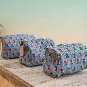 Ensemble de pochettes de voyage pliables en coton matelassé imperméable, fabriquées à la main, sacs de rangement à trois couches, pour bijoux, articles de toilette, utilisation en salle de bain - Product Image 1