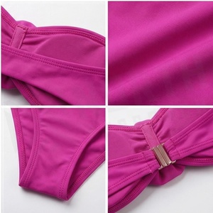 ชุดบิกินี่สีชมพูสำหรับผู้หญิง พร้อมตกแต่งดอกไม้ 3 มิติ กางเกงบิกินี่แบบ Thong สีพื้น ผ้าสแปนเด็กซ์ - Product Image 6